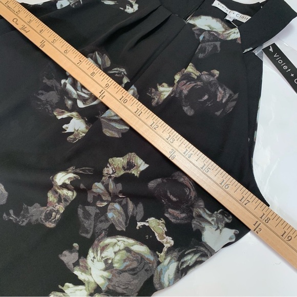 VIOLET + CLAIRE dark floral sleeveless round neck top office date night dressy - Picture 10 of 12